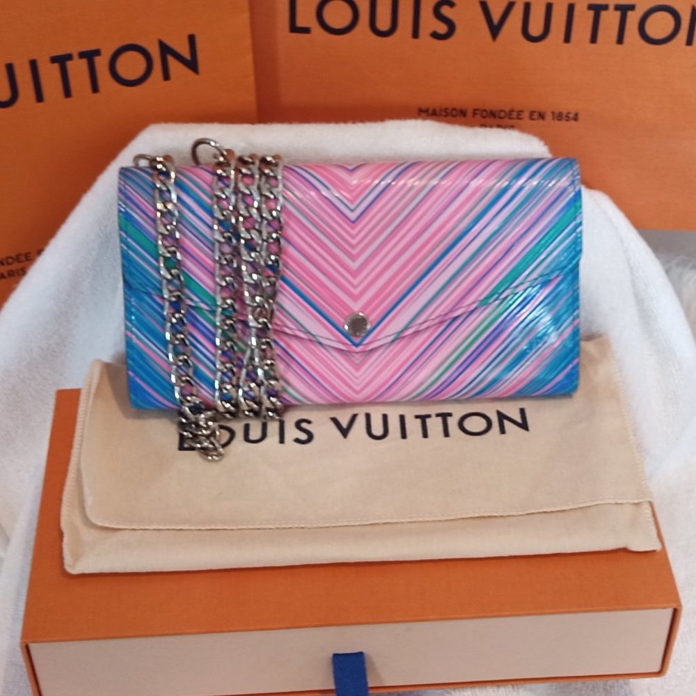 🩷🩵PRISTINE Ltd Ed LV Tropical Epi Sarah Long Wallet (w/ Box, Dust Bag & Chain) - Picture 2 of 12
